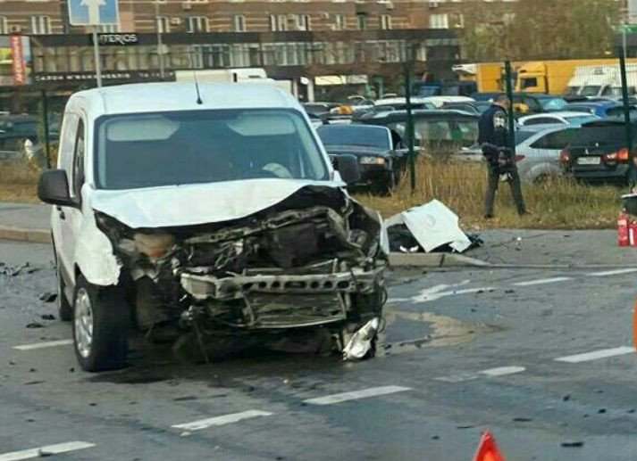 В Киеве водитель Audi устроил серьезное ДТП и сбежал