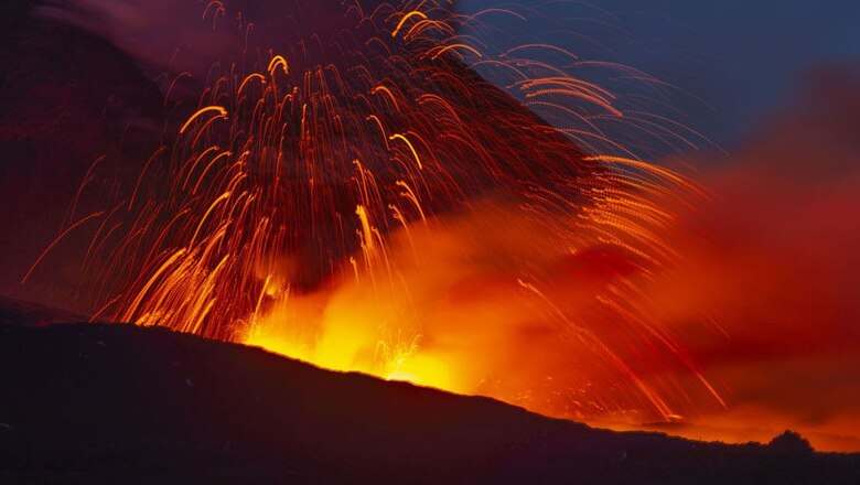 Пепельный дождь: На Сицилии проснулся вулкан «Этна» (ВИДЕО)