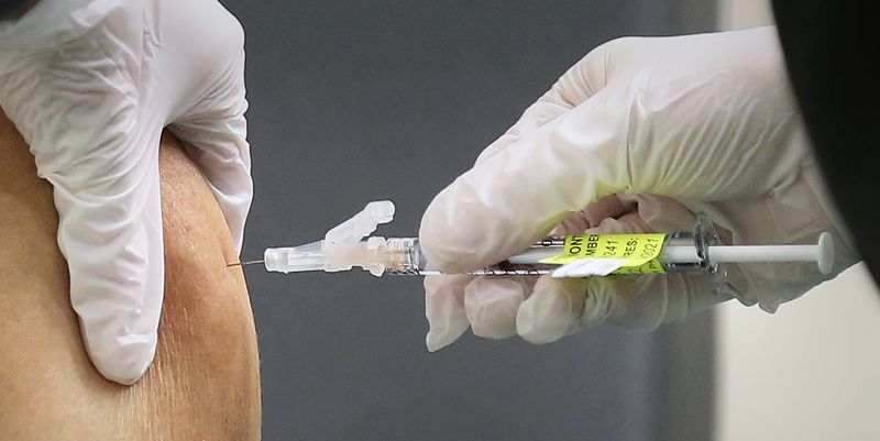 До весны 2022 года в Украине вакцинируют только половину населения