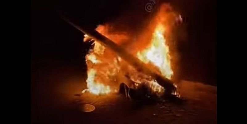 В Одессе машина влетела в столб и загорелась