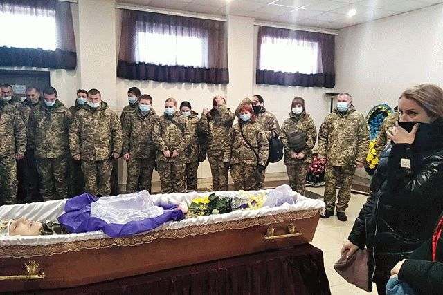 На Донбассе в автокатастрофе погибла старший солдат 56-ой бригады ВСУ