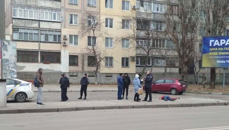 На одной из улиц Николаева прохожие обнаружили мужчину без признаков жизни