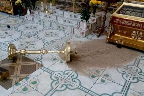 Неизвестный мужчина устроил погром в храме в Днепре