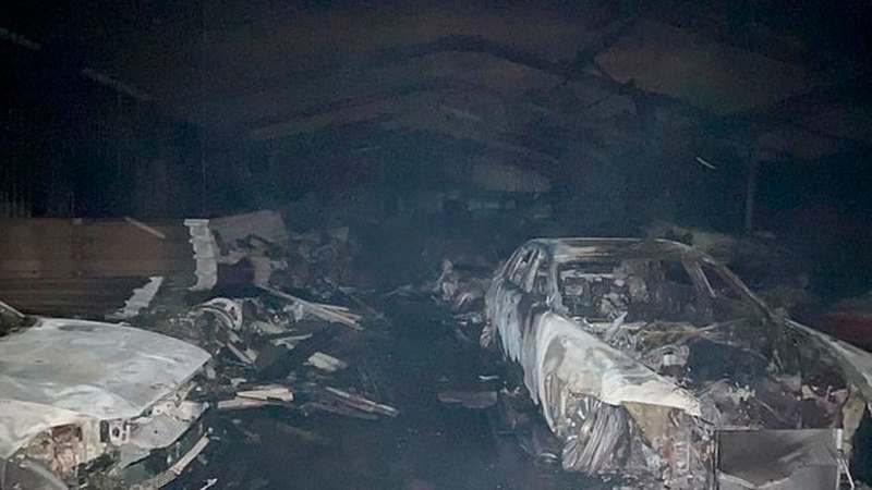 В английском графстве Чешир пожар уничтожил 70 эксклюзивных автомобилей
