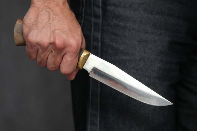 В Чернигове пенсионер напал с ножом на своего сына
