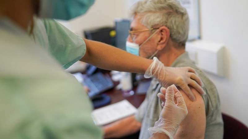 В Швейцарии житель дома престарелых умер после прививки от коронавируса