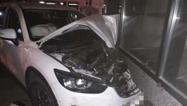 В Днепре на Киевской автобус врезался в Mazda (ВИДЕО)