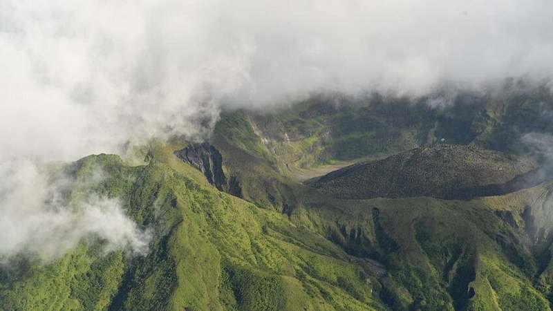 Проснулся молчавший 40 лет карибский вулкан Ла Суфриер: готовится эвакуация населения