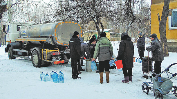 Десятки тысяч людей остались без воды в Донецкой области