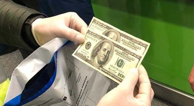 В аэропорту "Борисполь" у женщины изъяли более 40 тыс. долларов (ФОТО)