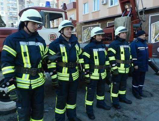 В Киеве спасатели достали подростка из оврага (ФОТО)
