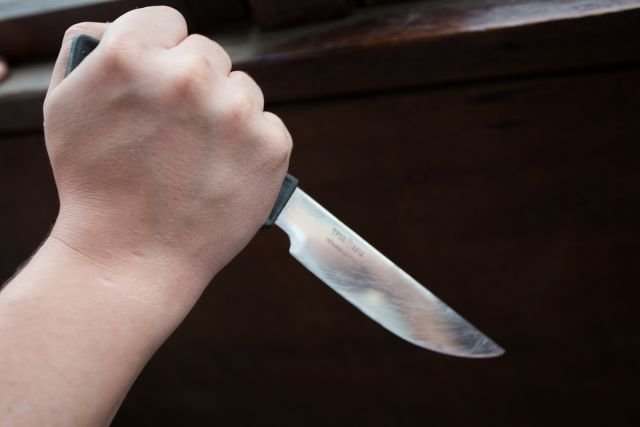 В Измаиле женщина ударила прохожего ножом