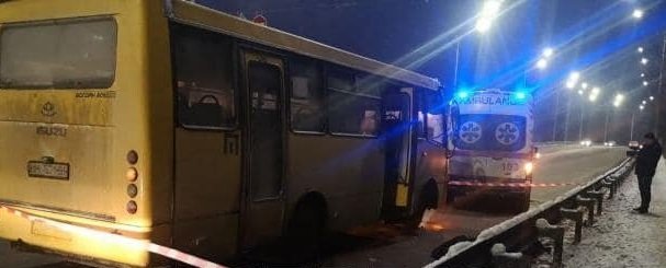 В Киеве маршрутка насмерть сбила пешехода (ВИДЕО)