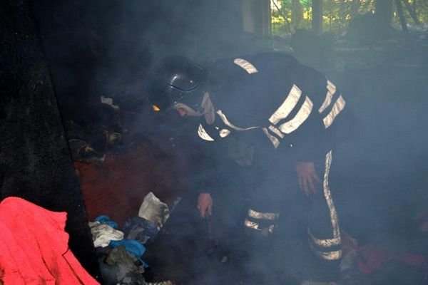В Киеве из дома на улицу выскочил мужчина объятый пламенем