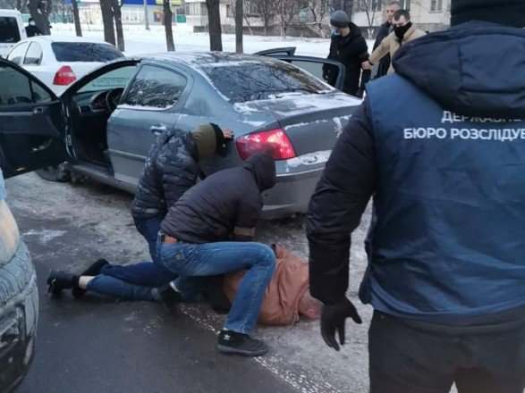 В Киеве задержали полицейского на взятке (ФОТО)
