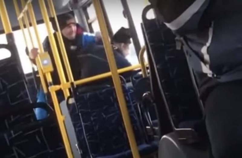 В Запорожье в автобусе напали на пенсионера (ВИДЕО)