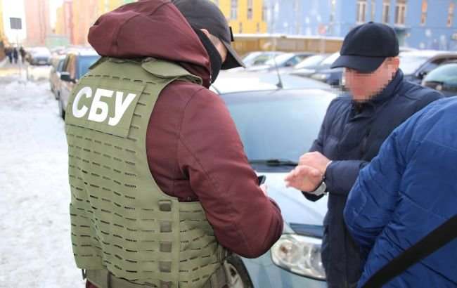 В Киеве СБУ задержала за взятку двух чиновников Минюста (ФОТО)