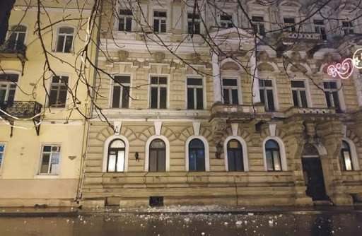 В Приморском районе Одессы произошло обрушение фасада здания (ФОТО)