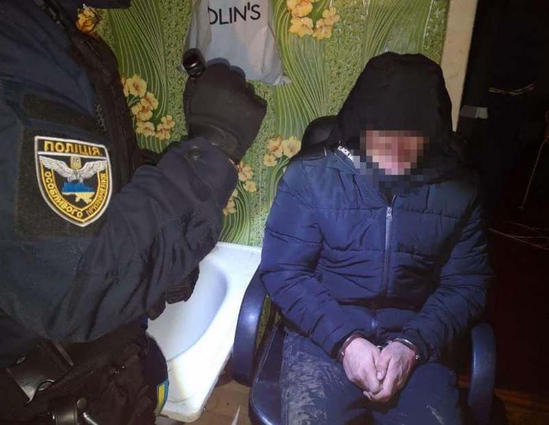 Полиция освободила мужчину, похищенного на парковке возле ТЦ в Харькове (ФОТО)