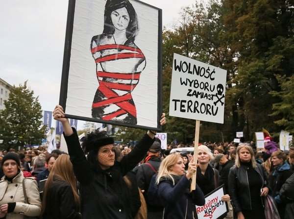 В Польше прошли уличные протесты против запрета абортов