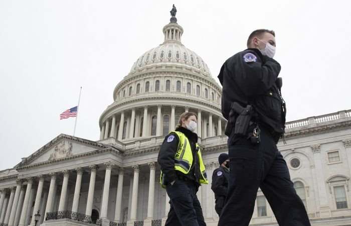 В США двое полицейских покончили с собой после штурма Капитолия