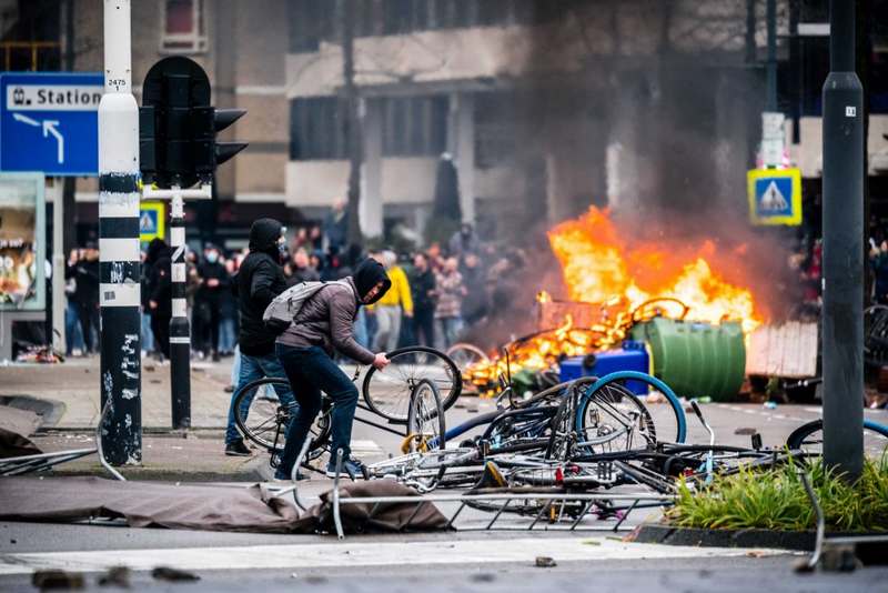 На окраине Амстердама прогремели взрывы