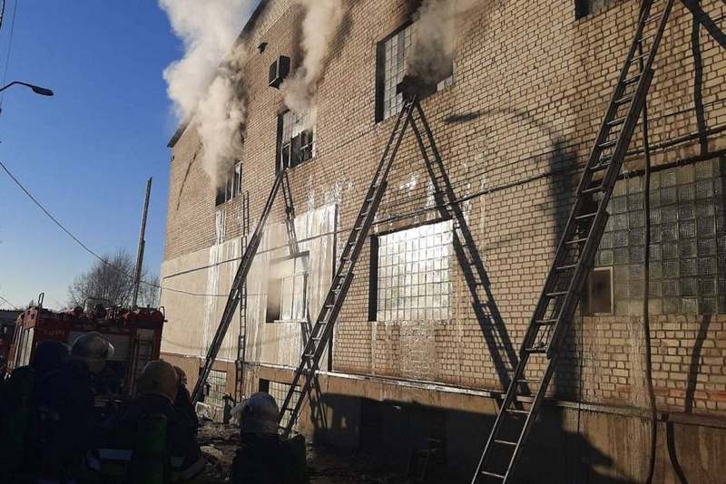 Харьковские пожарные потушили швейный цех