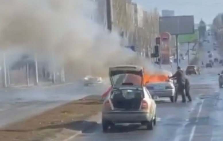 В Мариуполе произошло возгорание автомобиля на ходу (ФОТО)