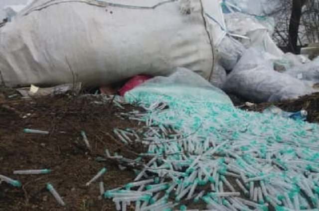 В Днепропетровской области подростки нашли мешки с десятками тысяч шприцев