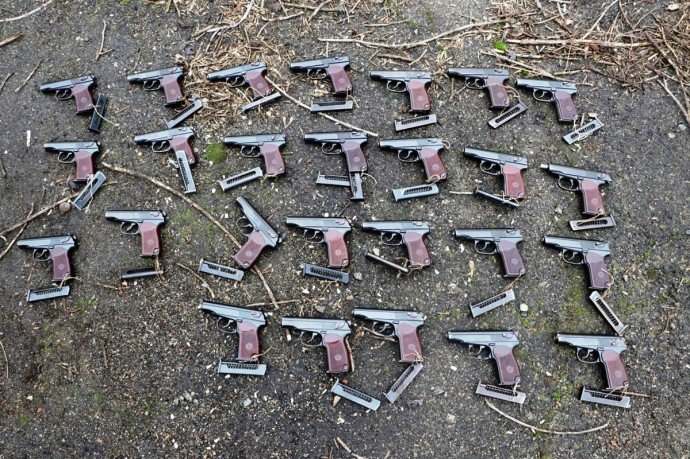 В Мариуполе обнаружен крупный схрон оружия и боеприпасов (ВИДЕО)