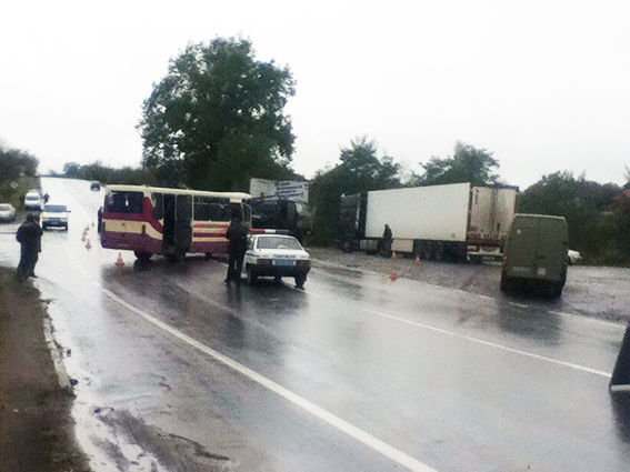В Ивано-Франковской области пассажирский автобус попал в ДТП