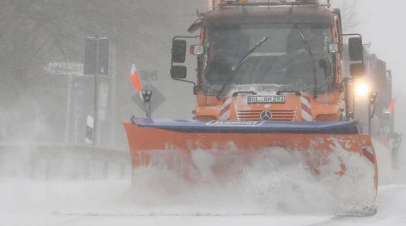 Нидерланды парализовала первая за 10 лет снежная буря
