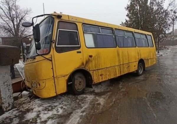 В Мариуполе маршрутный автобус попал в аварию