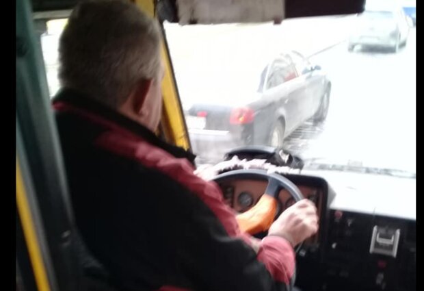 В Киеве маршрутчик проучил пассажира, который отказался платить за проезд (ФОТО)
