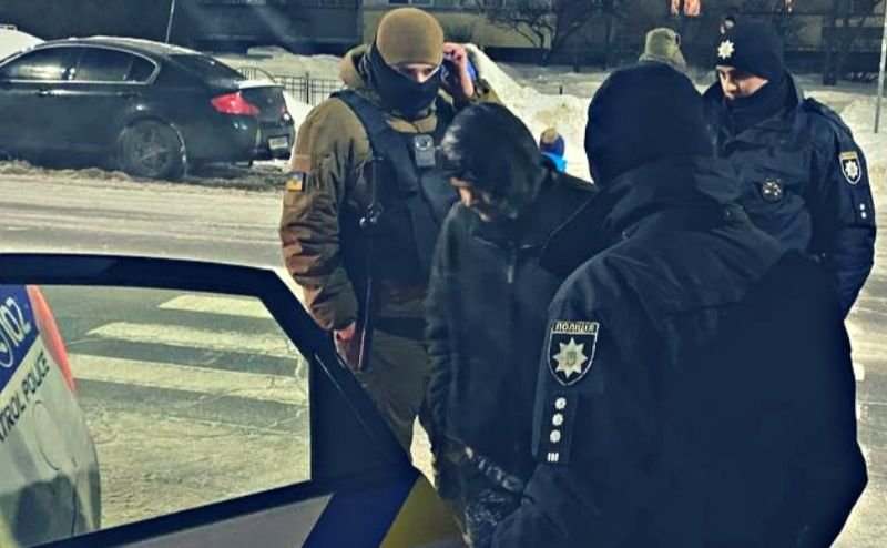 В Киеве на Троещине в парке поймали извращенца