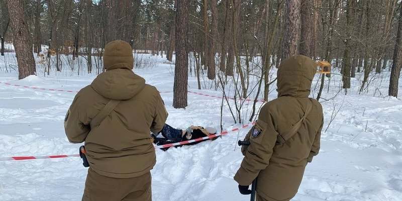 В одном из парков Киева обнаружили тело загадочно погибшей молодой девушки