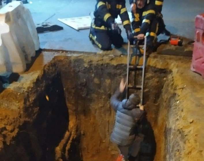 В Одессе 20-летний парень упал в 4-метровую яму