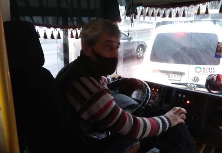 В Киеве водитель маршрутки не пускал в салон мужчину с детьми (ФОТО)