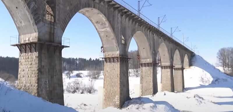 На Житомирщине подросток прыгнул с 30-метрового моста в реку (ВИДЕО)
