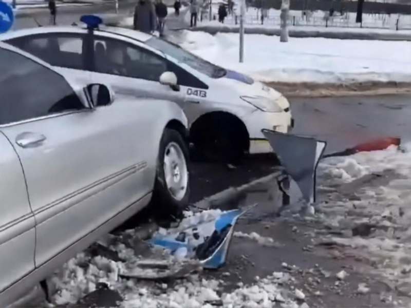 В Киеве водитель сбил двух пешеходов, убегая от полиции