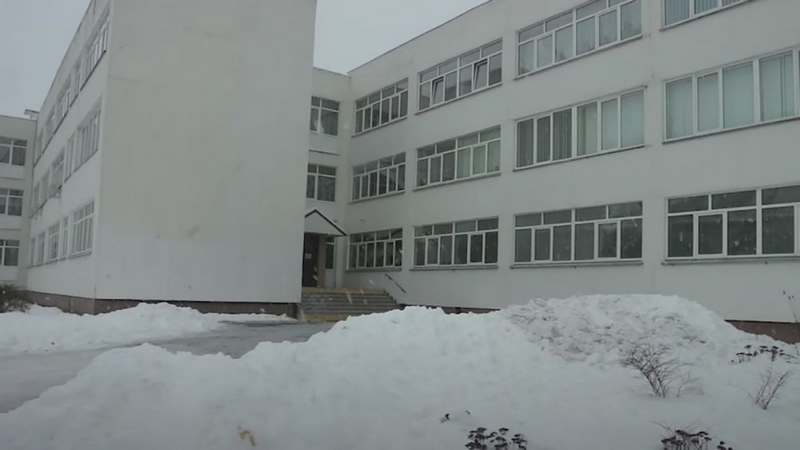 В Черкассах в одной из школ охранник унижал детей (ВИДЕО)