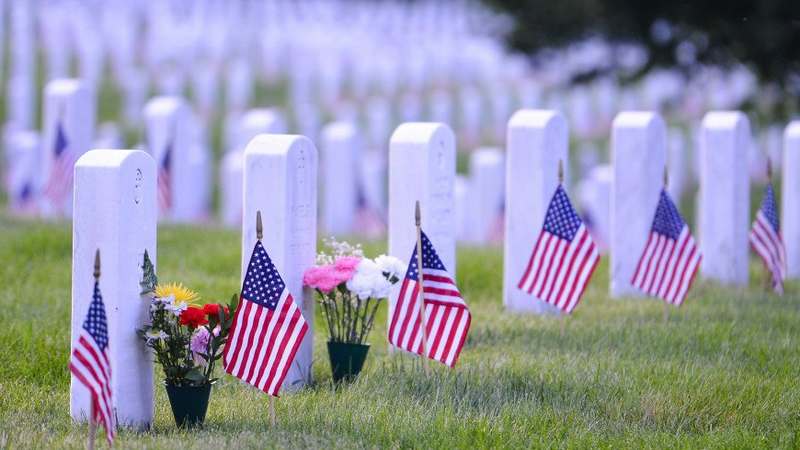 В США работник кладбища погиб в выкопанной им могиле