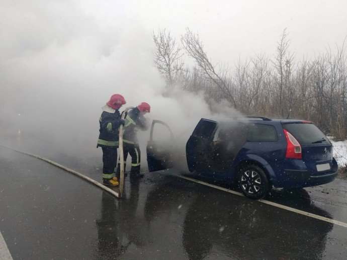 В Дубно на ходу загорелся автомобиль (ФОТО)