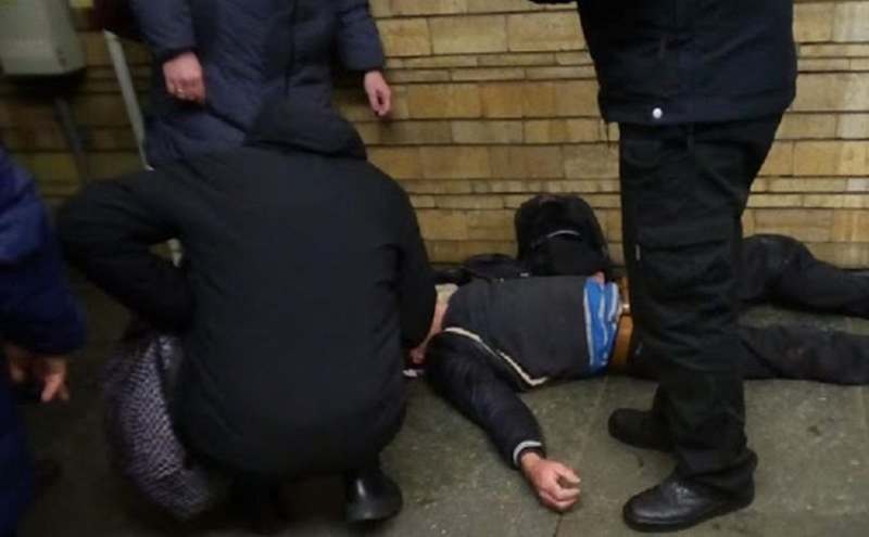 Пассажир разбил голову в киевском метро и не смог получить помощь от работников подземки