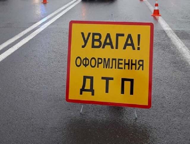 В Киеве отбойник прошил авто насквозь (ФОТО)