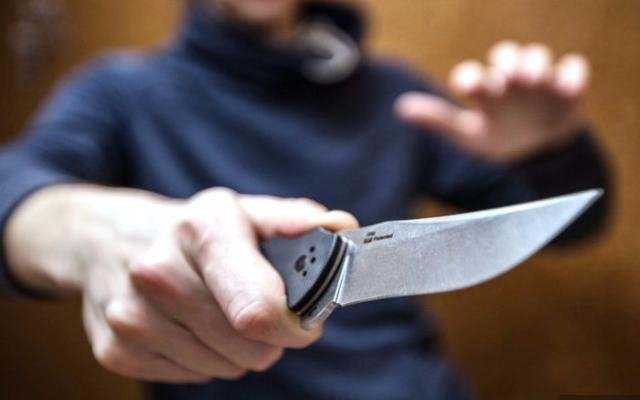 В Мелитополе после распития спиртного мужчина воткнул нож в живот приятелю