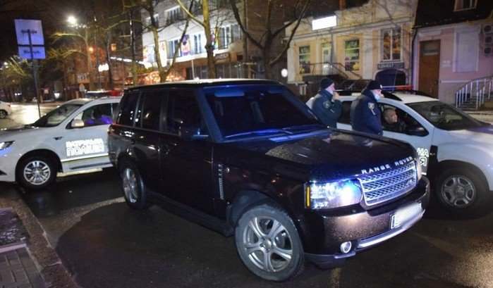 В Николаеве полиция гонялась за пьяным чиновником ОГА, удиравшем на «Рендж Ровере»