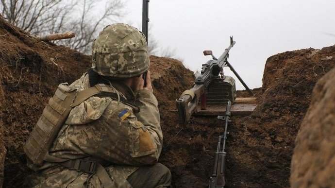 На Донбассе боевики 13 раз открывали огонь, украинский военный был ранен (ВИДЕО)