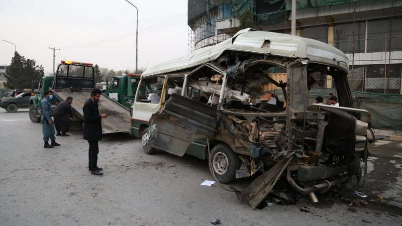 Взрыв автобуса с госслужащими в Кабуле: три человека погибли, 11 пострадали