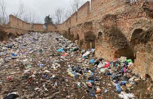 На Житомирщину привезли и выбросили львовский мусор